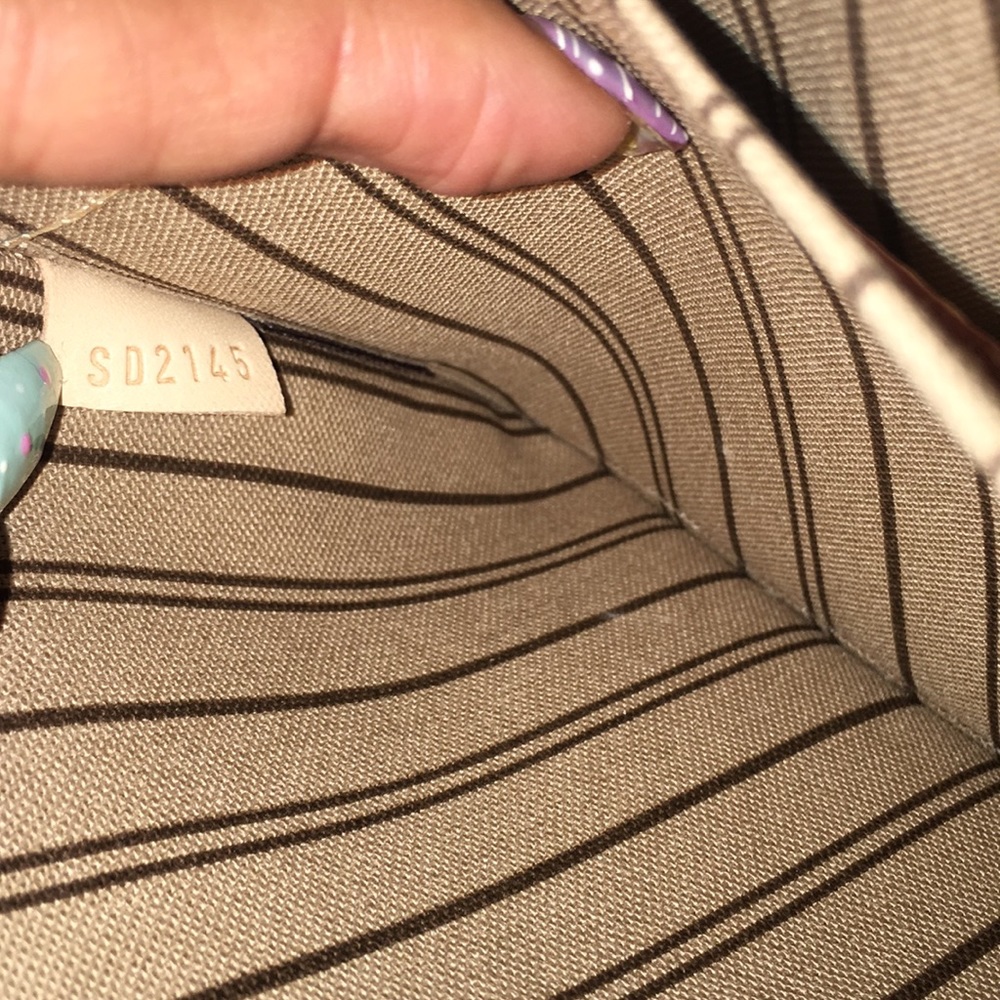 ⛔️⛔️SOLD on Merc⛔️⛔️Louis Vuitton Neverfull Pouch - Picture 5 of 8